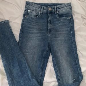High waisted jeans